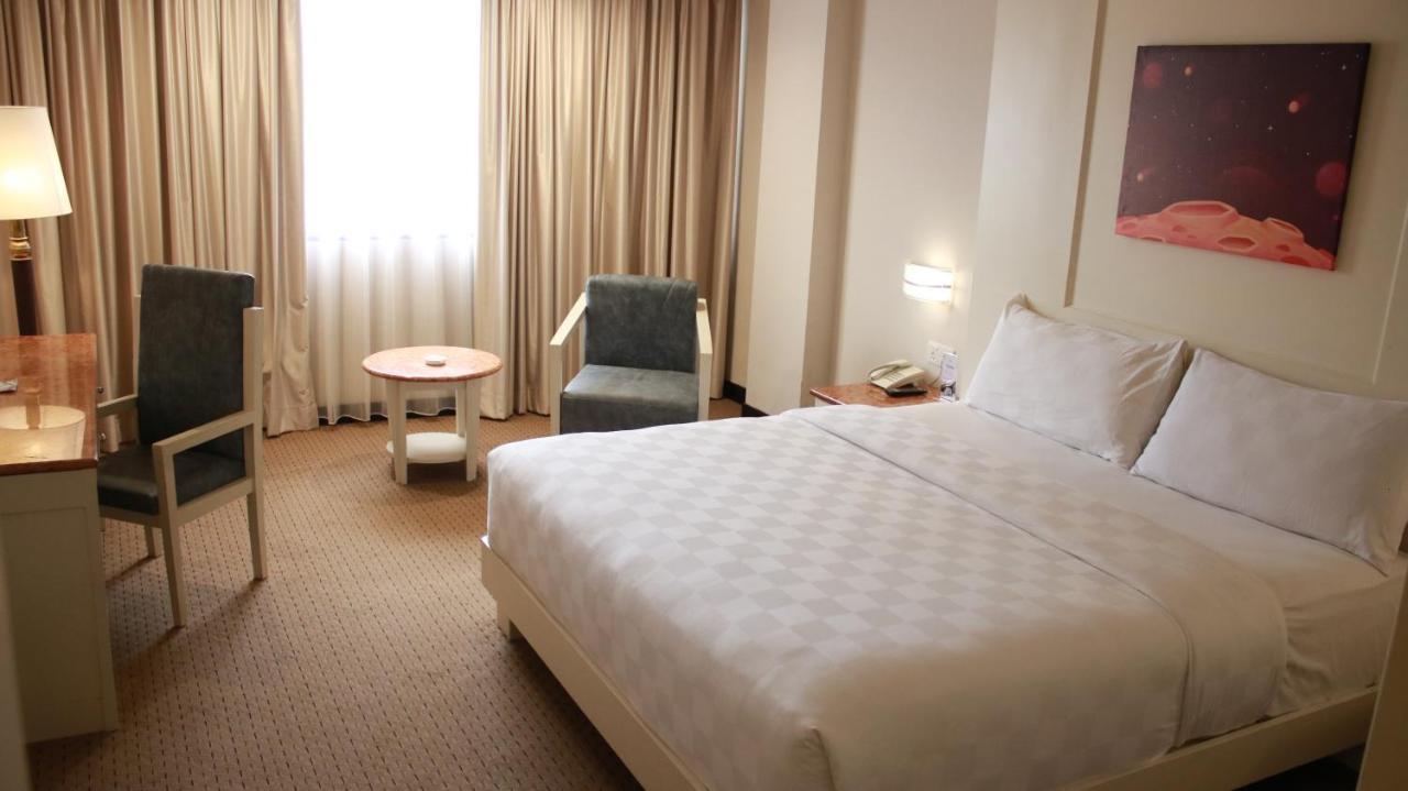 Beverly Hotel Batam Nagoya Exterior photo